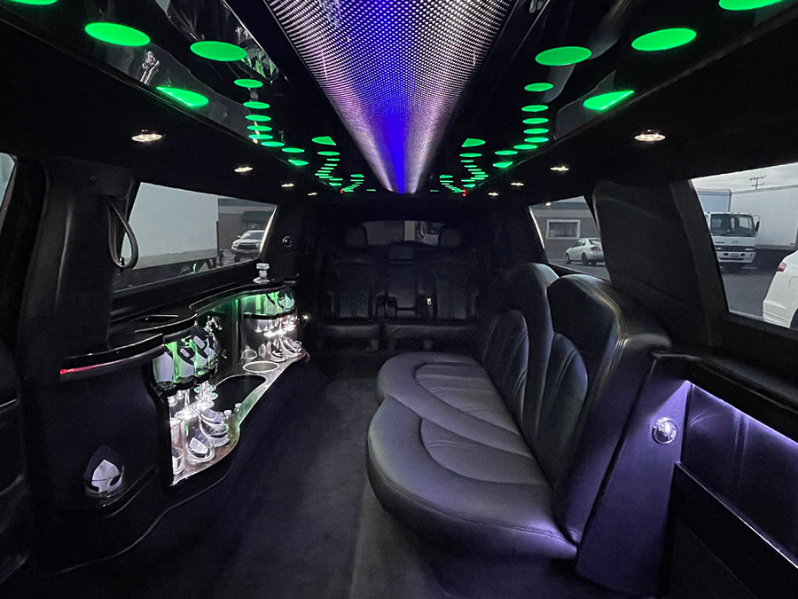Black-lincoln-mkt-limo-interior.jpg